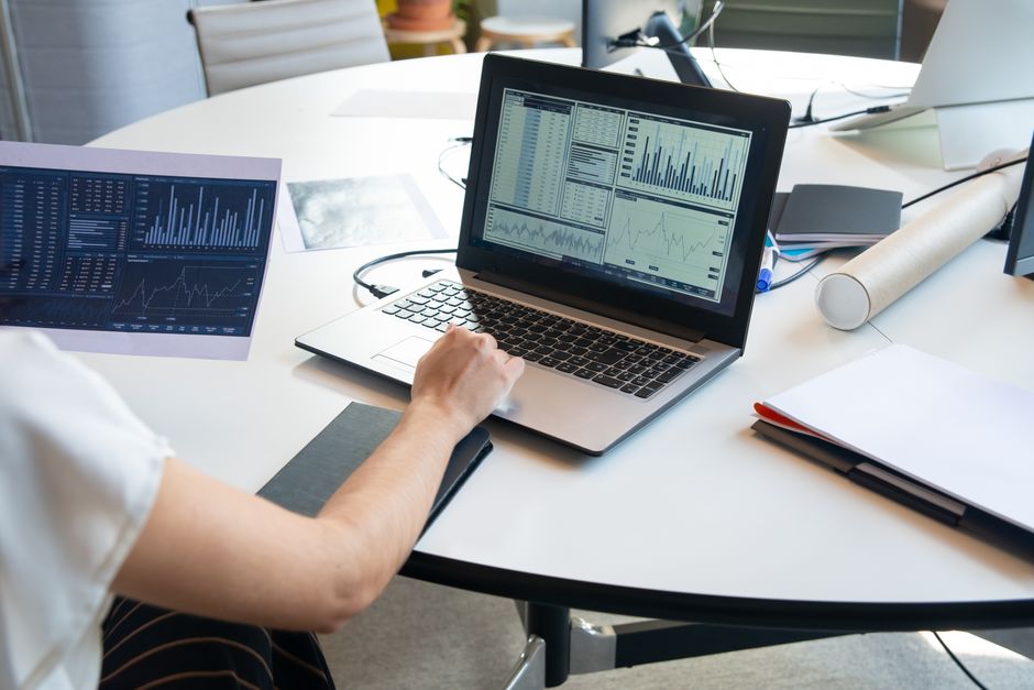 Comparing traditional static presentation decks against interactive browser web applications